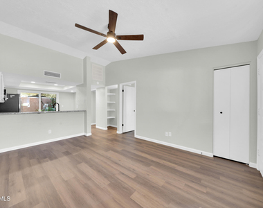 2845 E Tracy Lane - Photo Thumbnail 4