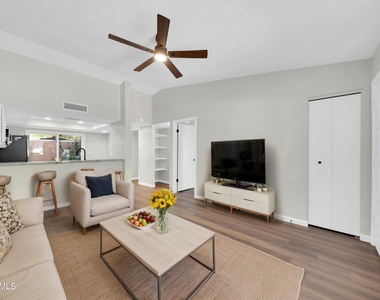 2845 E Tracy Lane - Photo Thumbnail 5