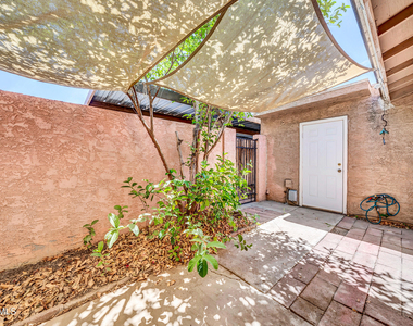 2845 E Tracy Lane - Photo Thumbnail 17