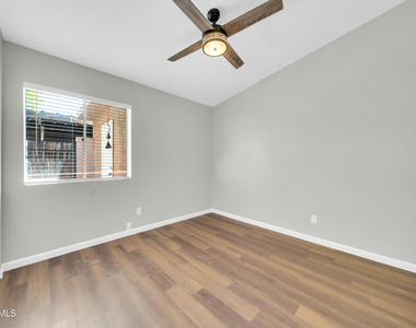 2845 E Tracy Lane - Photo Thumbnail 10