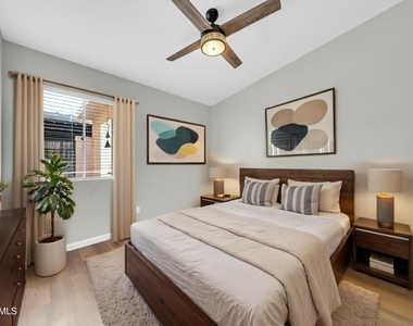 2845 E Tracy Lane - Photo Thumbnail 11