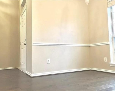 8000 Anchor Street - Photo Thumbnail 10