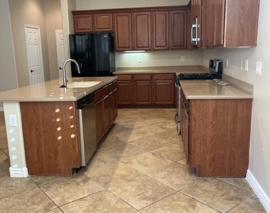 18068 W Rimrock Street - Photo Thumbnail 11