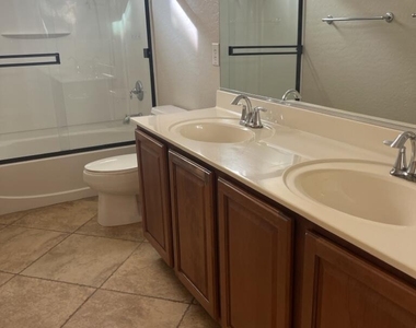 18068 W Rimrock Street - Photo Thumbnail 13