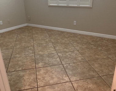 18068 W Rimrock Street - Photo Thumbnail 15