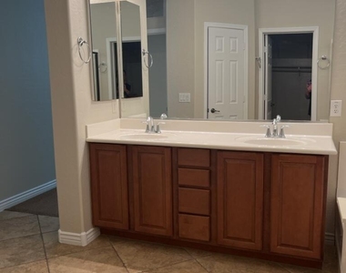 18068 W Rimrock Street - Photo Thumbnail 10