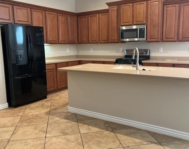 18068 W Rimrock Street - Photo Thumbnail 6