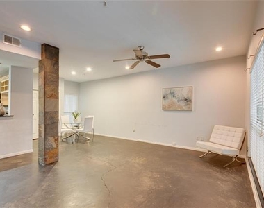 4104 N Hall Street - Photo Thumbnail 5