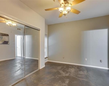 4104 N Hall Street - Photo Thumbnail 13