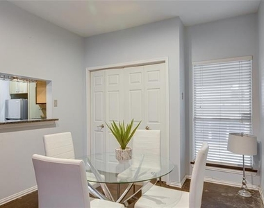 4104 N Hall Street - Photo Thumbnail 11