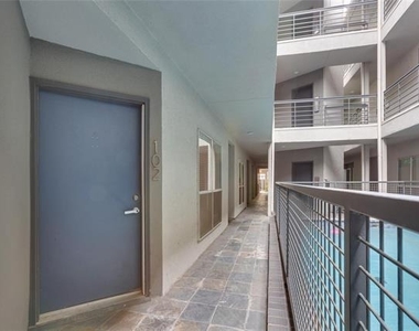 4104 N Hall Street - Photo Thumbnail 4
