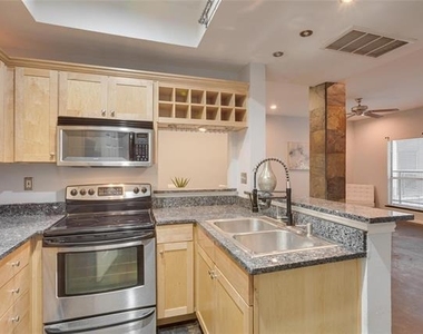 4104 N Hall Street - Photo Thumbnail 10