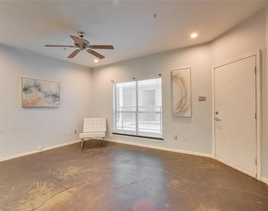 4104 N Hall Street - Photo Thumbnail 7