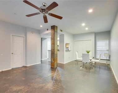 4104 N Hall Street - Photo Thumbnail 6
