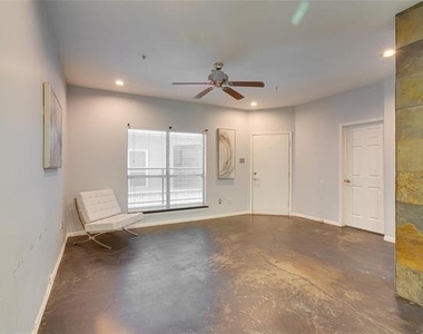 4104 N Hall Street - Photo Thumbnail 8