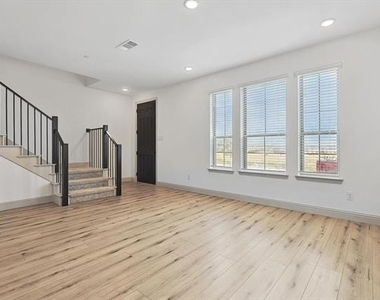 517 Parkside Drive - Photo Thumbnail 7