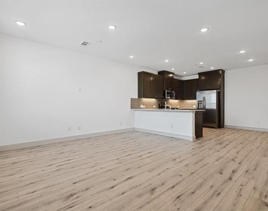 517 Parkside Drive - Photo Thumbnail 5