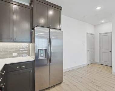 517 Parkside Drive - Photo Thumbnail 14