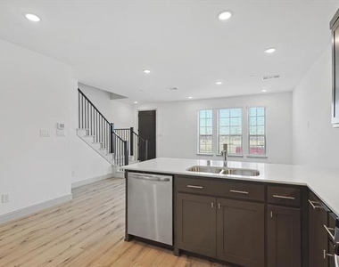 517 Parkside Drive - Photo Thumbnail 13