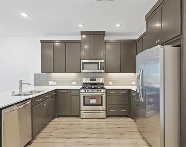 517 Parkside Drive - Photo Thumbnail 12