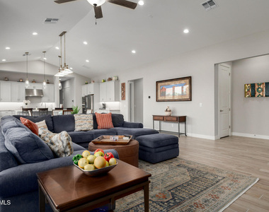 11531 N Jerome Street - Photo Thumbnail 3