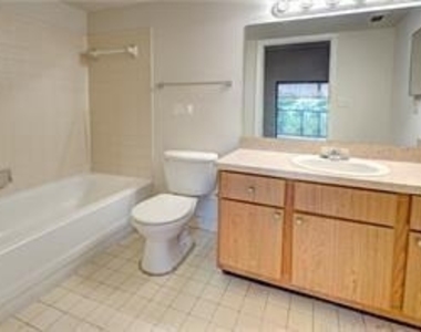 2445 Sw 18th Terrace - Photo Thumbnail 9