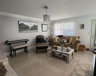 292 Brittany Avenue - Photo Thumbnail 9