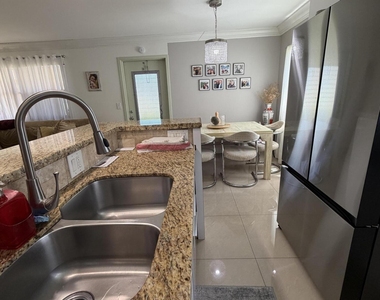 292 Brittany Avenue - Photo Thumbnail 10