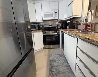 292 Brittany Avenue - Photo Thumbnail 12