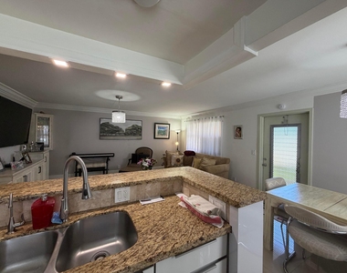 292 Brittany Avenue - Photo Thumbnail 3