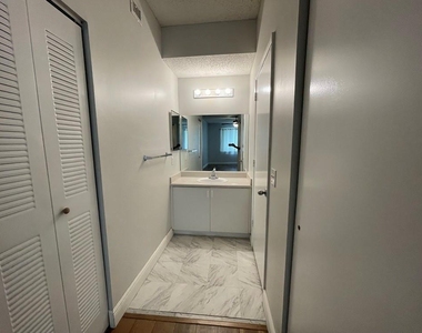 6992 Sw 39th Street - Photo Thumbnail 3