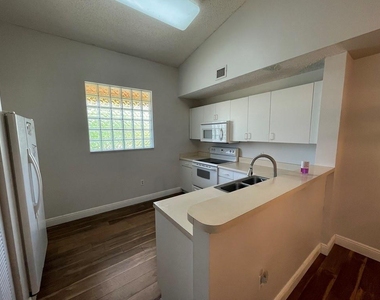 6992 Sw 39th Street - Photo Thumbnail 1