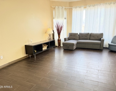 3133 E Kristal Way - Photo Thumbnail 3
