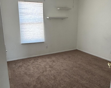 3133 E Kristal Way - Photo Thumbnail 7