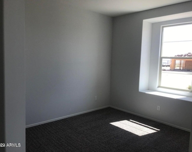 10512 W Appaloosa Trail - Photo Thumbnail 5
