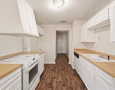616 Reveille Road - Photo Thumbnail 6