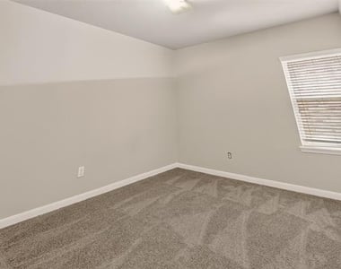 9105 Switchgrass Lane - Photo Thumbnail 6