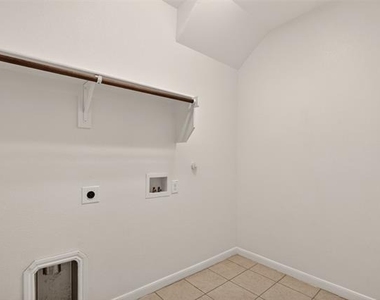 9105 Switchgrass Lane - Photo Thumbnail 7