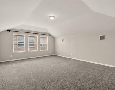 9105 Switchgrass Lane - Photo Thumbnail 13