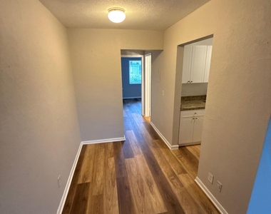 717 Ne 10th Avenue - Photo Thumbnail 2