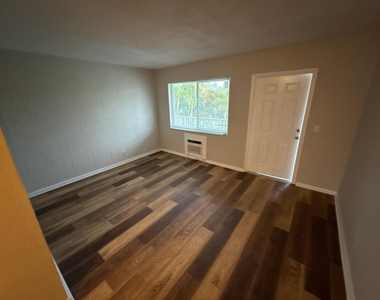 717 Ne 10th Avenue - Photo Thumbnail 1