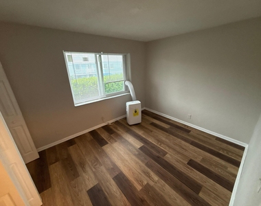 717 Ne 10th Avenue - Photo Thumbnail 8
