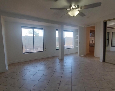 2448 W Freeway Lane - Photo Thumbnail 13