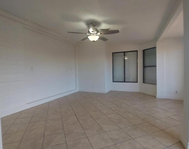 2448 W Freeway Lane - Photo Thumbnail 12