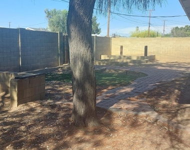 2448 W Freeway Lane - Photo Thumbnail 24