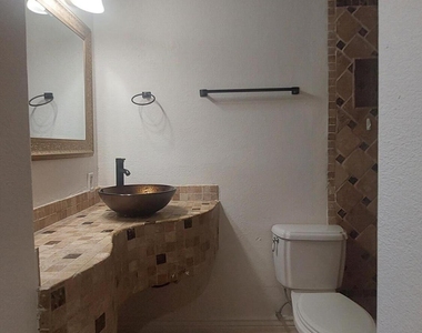 2448 W Freeway Lane - Photo Thumbnail 17