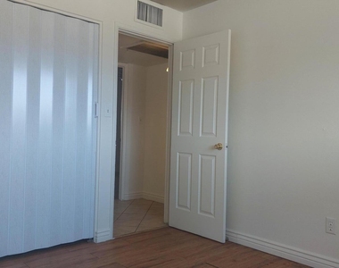 2448 W Freeway Lane - Photo Thumbnail 15