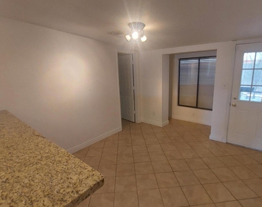 2448 W Freeway Lane - Photo Thumbnail 11