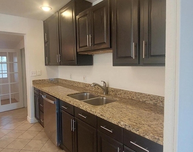 2448 W Freeway Lane - Photo Thumbnail 7
