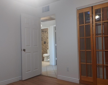 2448 W Freeway Lane - Photo Thumbnail 16
